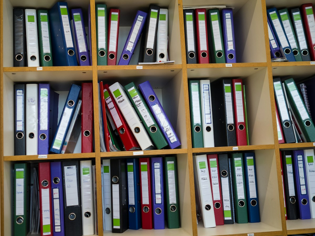 El archivo en papel al cerrar una oficina: conservar, reciclar o destruir